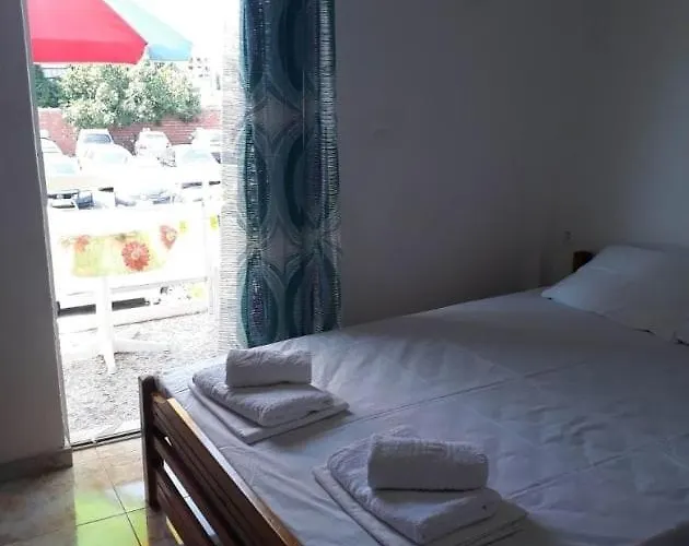 Aris House Apartment *