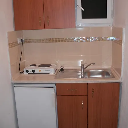 Aris House Apartmán *