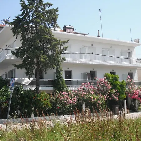 Aris House Apartmán