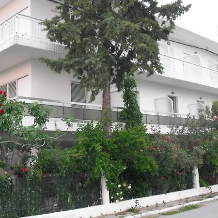 Aris House Apartmán