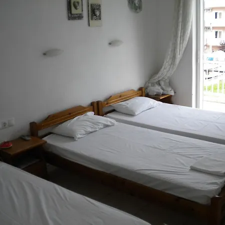 Aris House Apartmán *