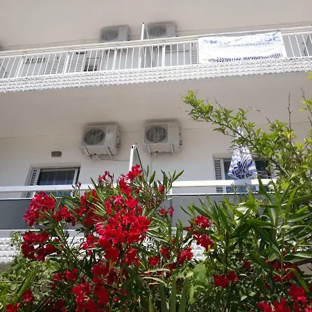 Aris House Apartamento