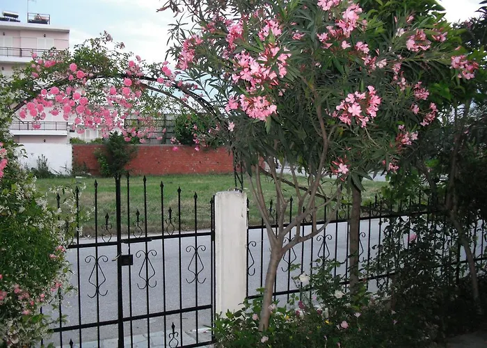 Aris House Apartamento *